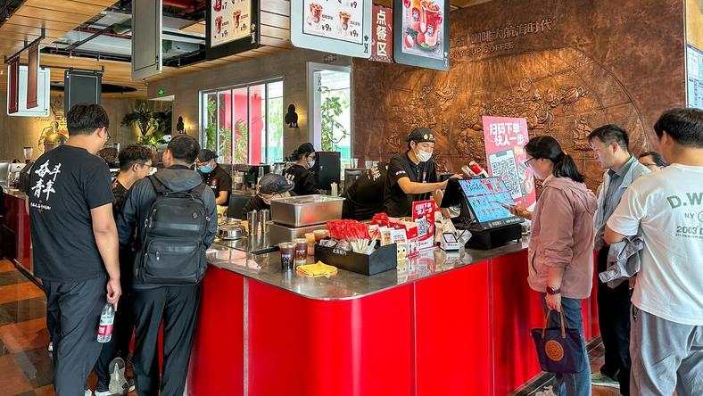 为何港股新消费集体“起飞”了